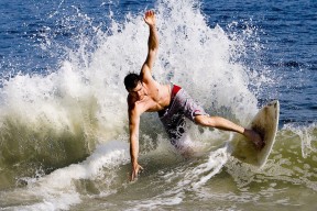 乐鱼体育在线官网-搏击台上选手实力对决精彩纷呈，搏击擂台