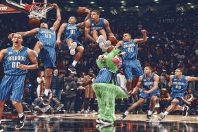 乐鱼体育app官网下载-赛场周边商业区人流激增，城市商圈活力被激活，赛场场地