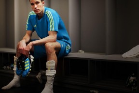 乐鱼体育-霍特·巴雷特：作为全黑队的全能中场，他的快速决策和精确控制帮助球队夺得多场胜利