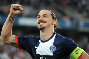 乐鱼体育官网投注-西甲球员在连续作战下视觉注意力分布的波动规律研究