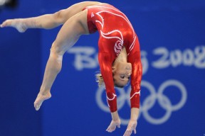 乐鱼体育在线官网-羽毛球赛场技术水平提升，羽毛球比赛中的技术要领视频