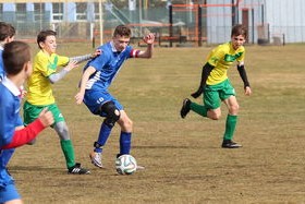 乐鱼体育官网下载-足球与生命：运动中诞生的温暖故事，足球和生活有什么联系