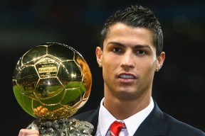 乐鱼体育网页登录-中国足球退役球员经验传承机制与教练角色转换，足球运动员退役当教练