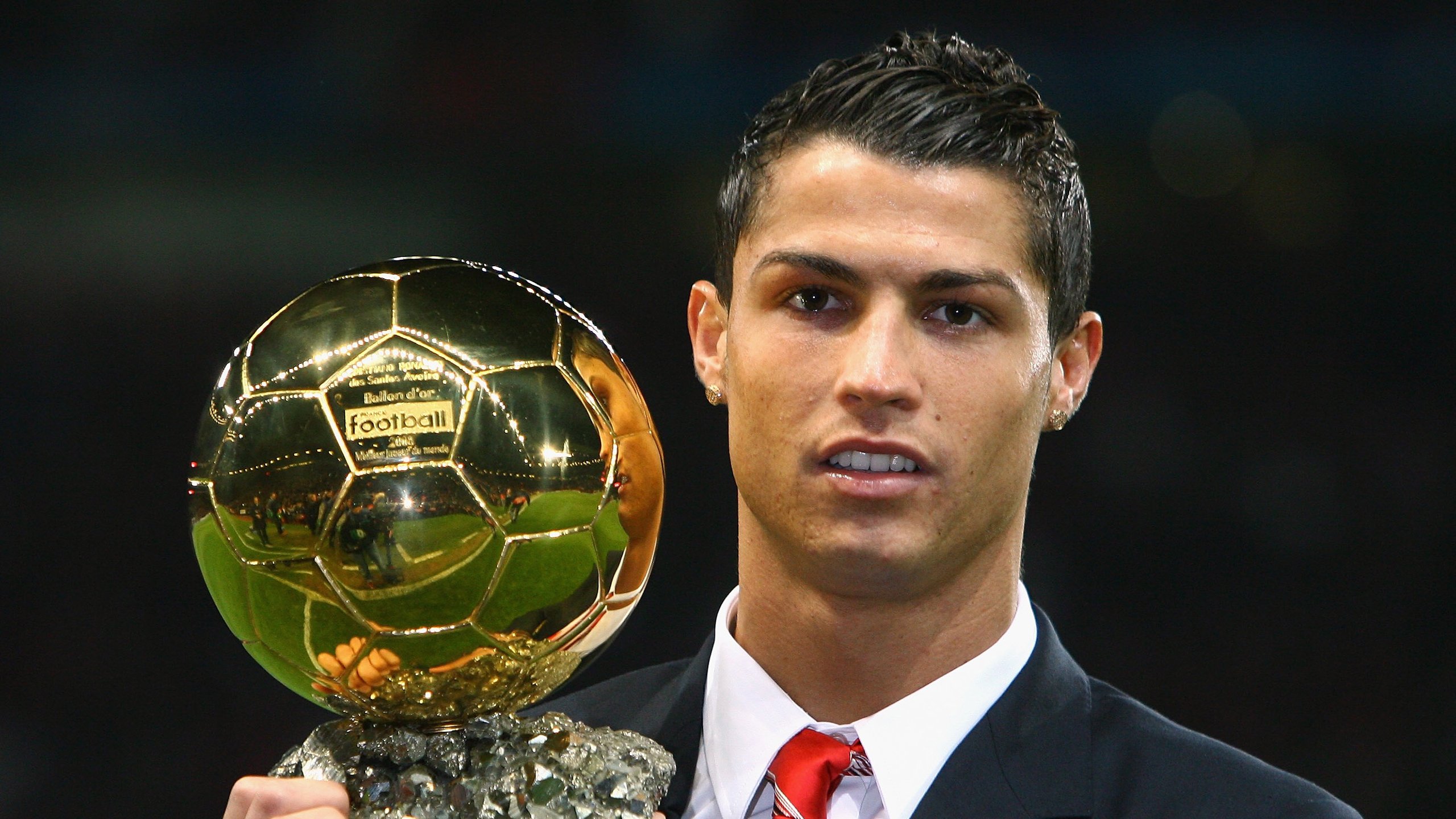 中国足球职业联赛俱乐部市场营销能力增强，中国职业足球俱乐部的经营内容